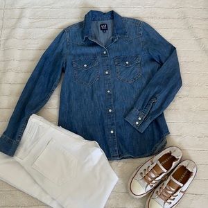 (NWOT) GAP Denim Long-Sleeved Button-down